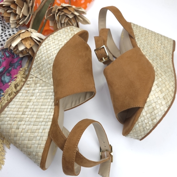 Brown Woven Platform Sandals Sz 8 - Picture 2 of 9